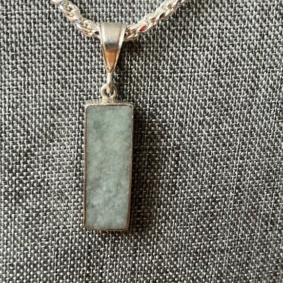 Gorgeous Vintage Pale Green Quartz and Sterling Pendant - Picture 3 of 13